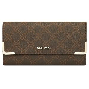 Wallet with multifunctional pockets and the slots will easily hold your cards.